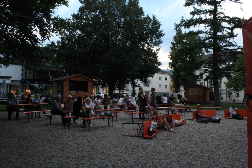 Das 1. Sommerkino mit "Rettet das Dorf" auf der KiK KulturBühneRied ©: Sandra Fuchsmayer
